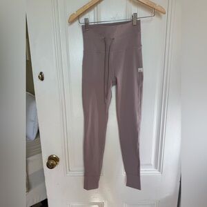 Vuori NWOT Mauve Leggings